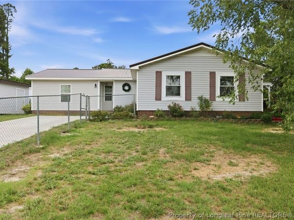 16 Crestview Place, Spring Lake, NC 28390