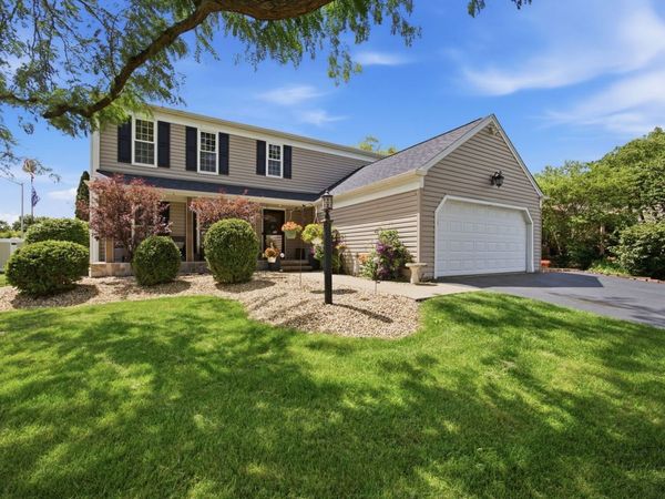 702 Hickory Lane , Carol Stream, IL 60188
