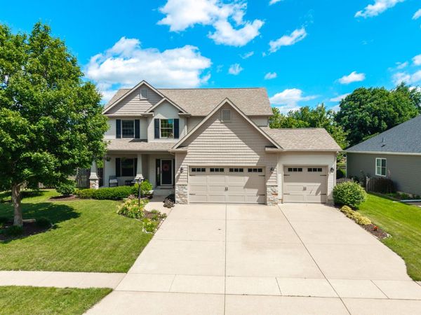 3362 Adele Lane , Bettendorf, IA 52722