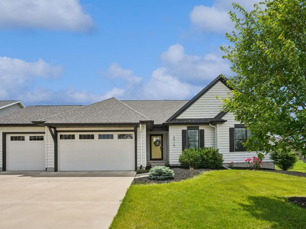 4915 Lakeside Drive , Bettendorf, IA 52722