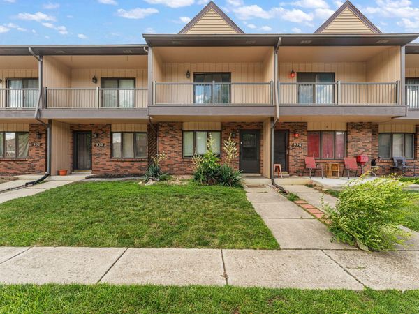 928 Jordan Circle , Schererville, IN 46375