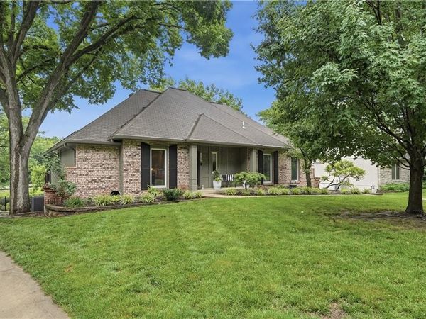 1704 NW Weatherstone Drive, Blue Springs, MO 64015