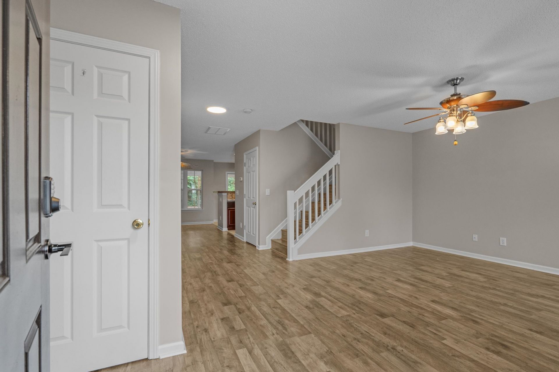 1044 Portico Loop  Photo 4