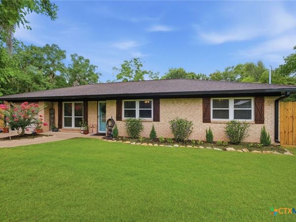 504 County Road 825 , West Columbia, TX 77486