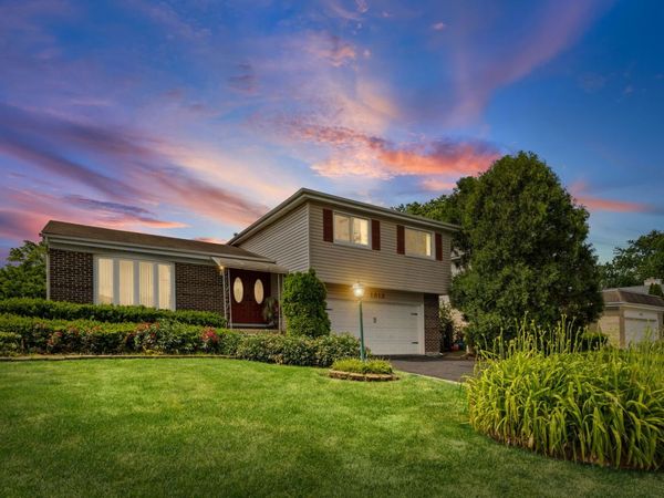 1913 E SEMINOLE Lane, Mount Prospect, IL 60056