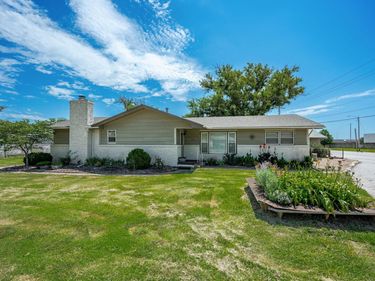 452 S Meadowhaven St, Wichita, KS 67209