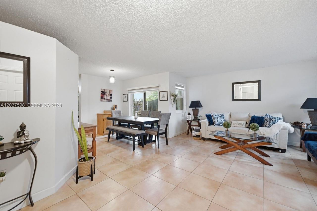 16478 SW 99th St , Miami, FL 33196 Photo