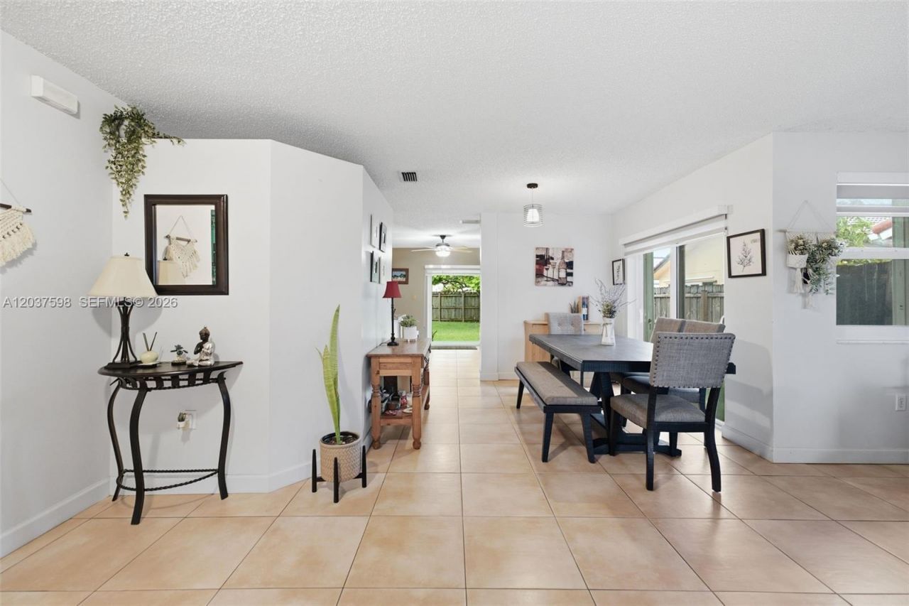 16478 SW 99th St , Miami, FL 33196 Photo
