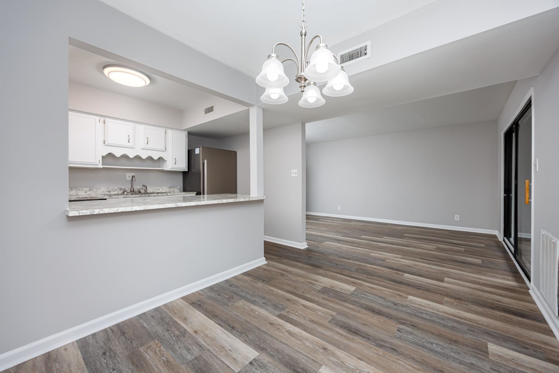 10301 N Kings Hwy.  Photo 11