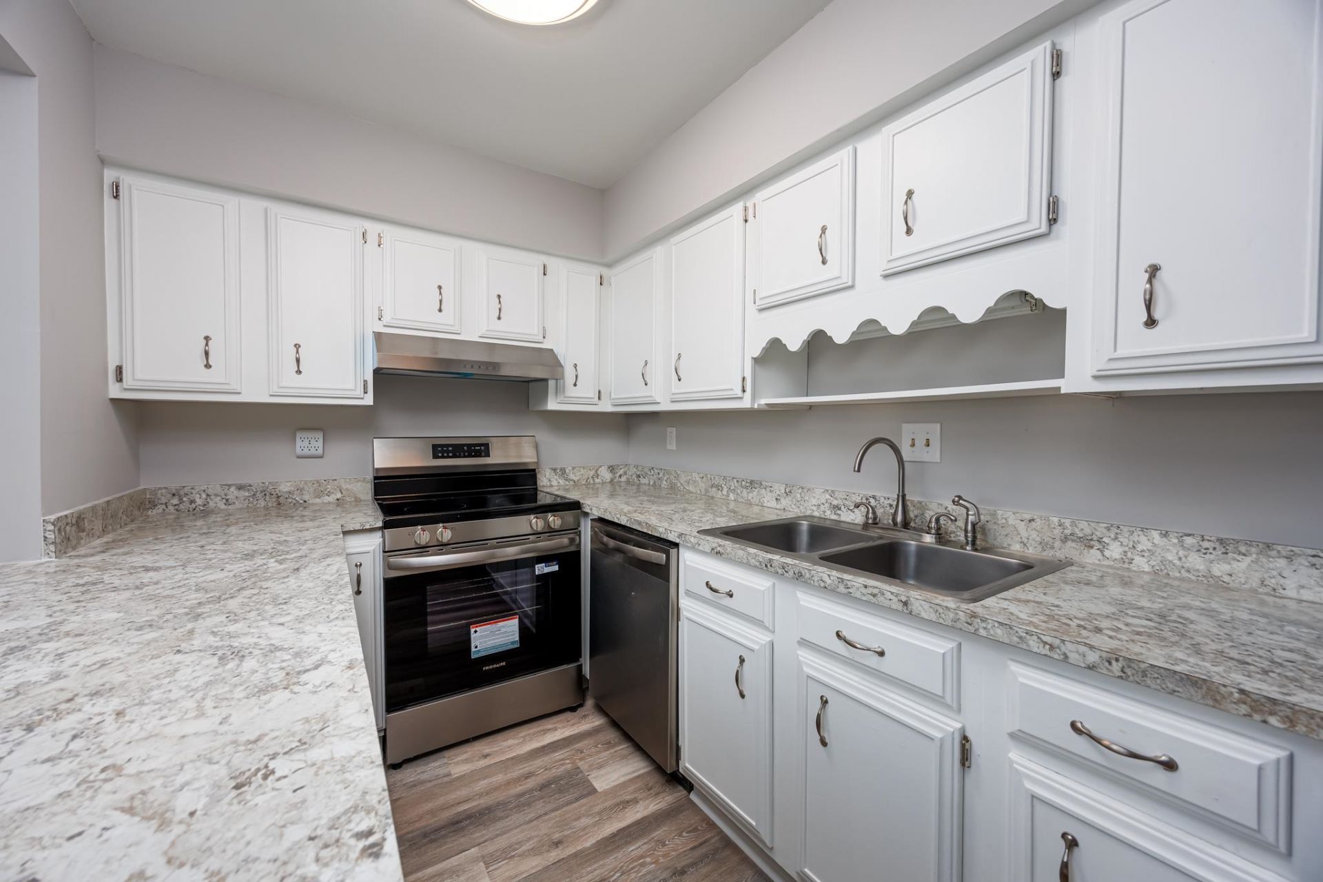 10301 N Kings Hwy.  Photo 13