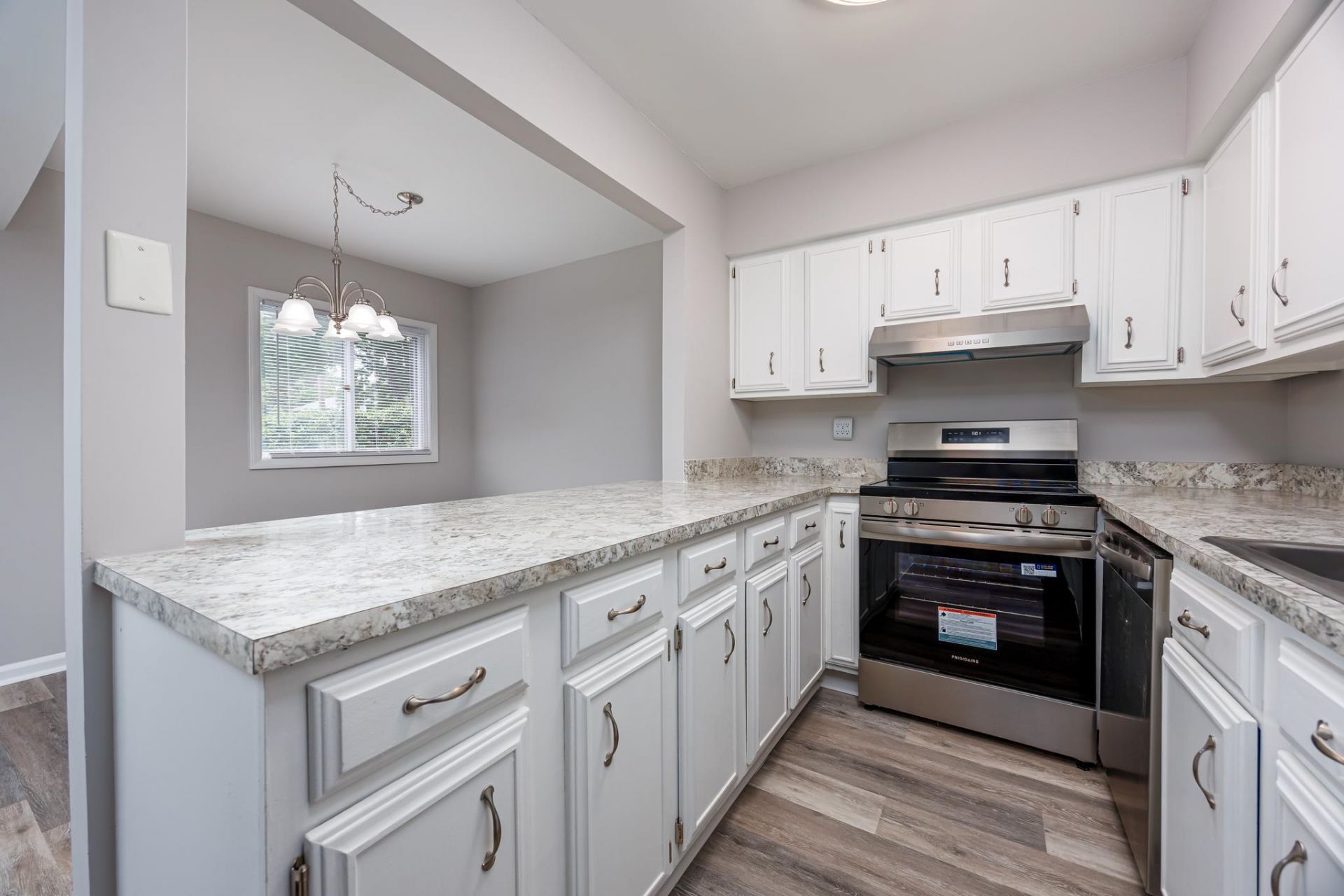 10301 N Kings Hwy.  Photo 14