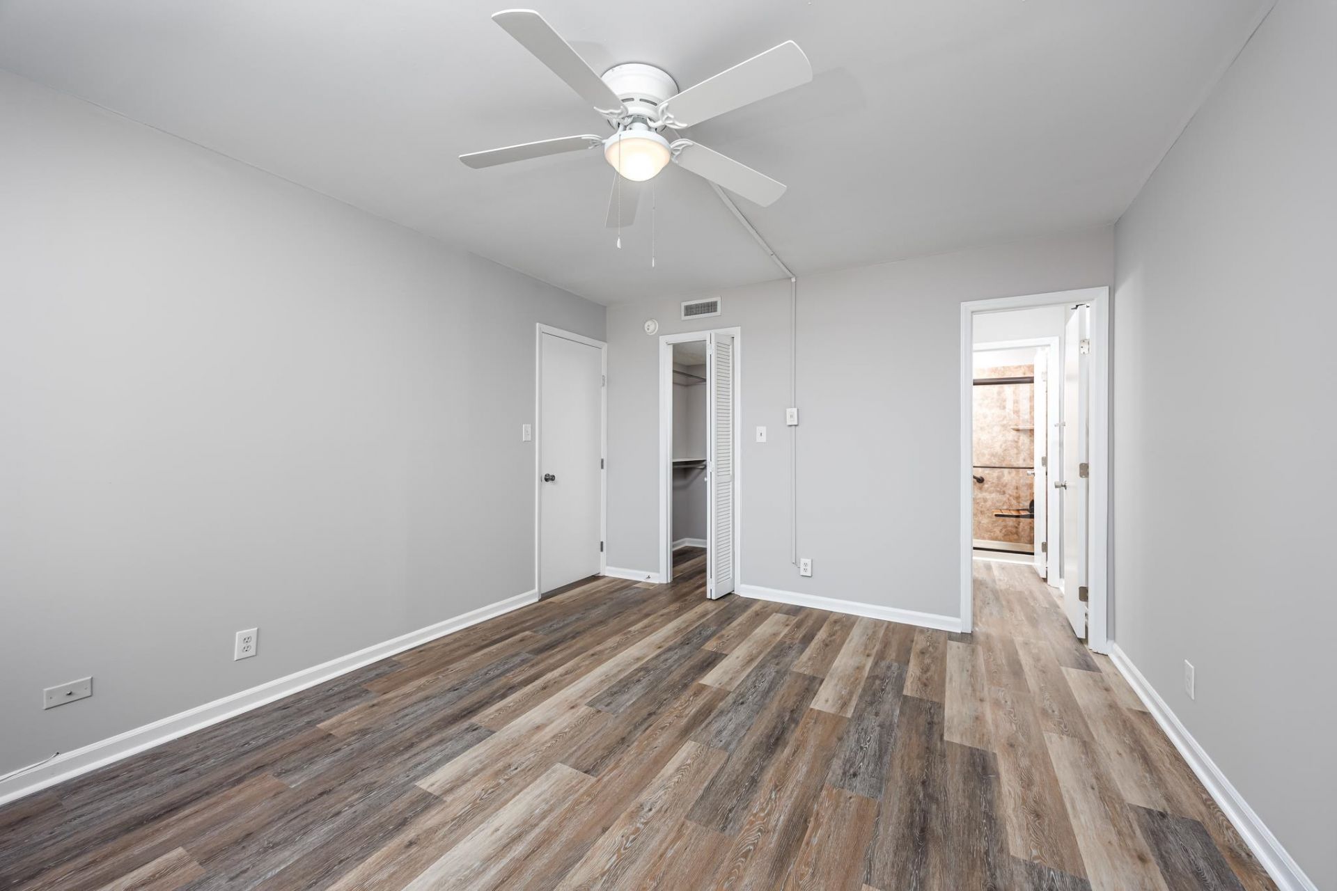10301 N Kings Hwy.  Photo 18