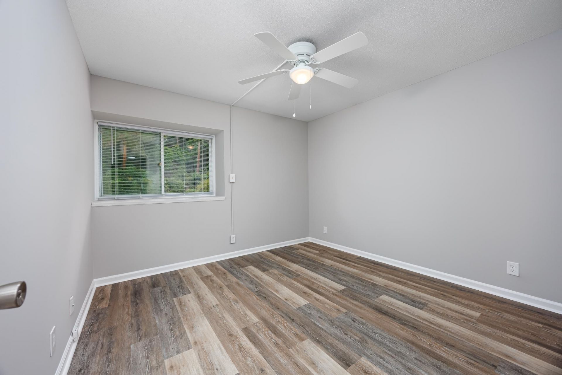 10301 N Kings Hwy.  Photo 24