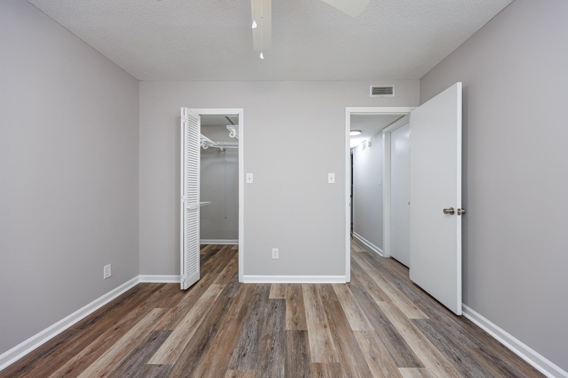 10301 N Kings Hwy.  Photo 25