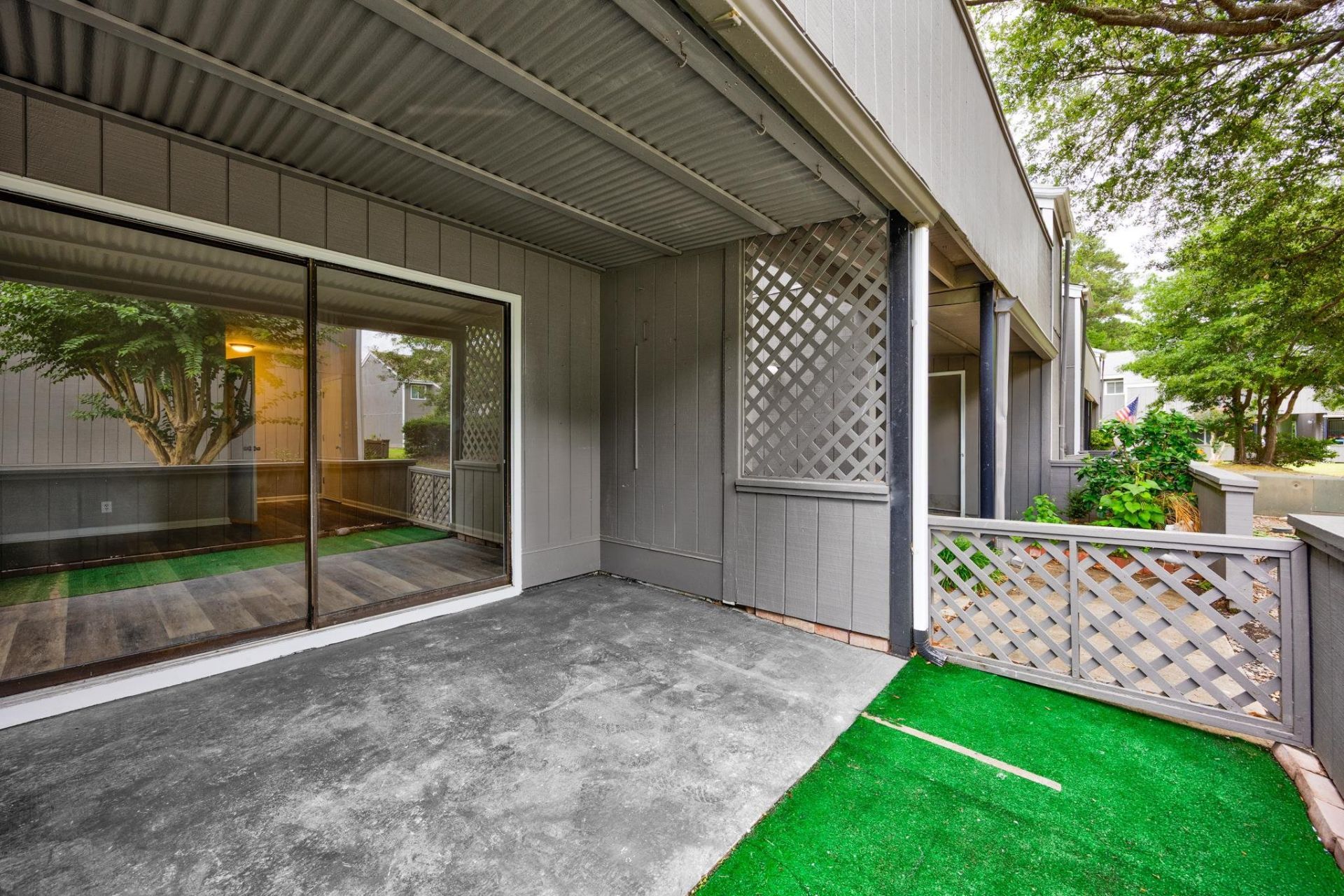 10301 N Kings Hwy.  Photo 31
