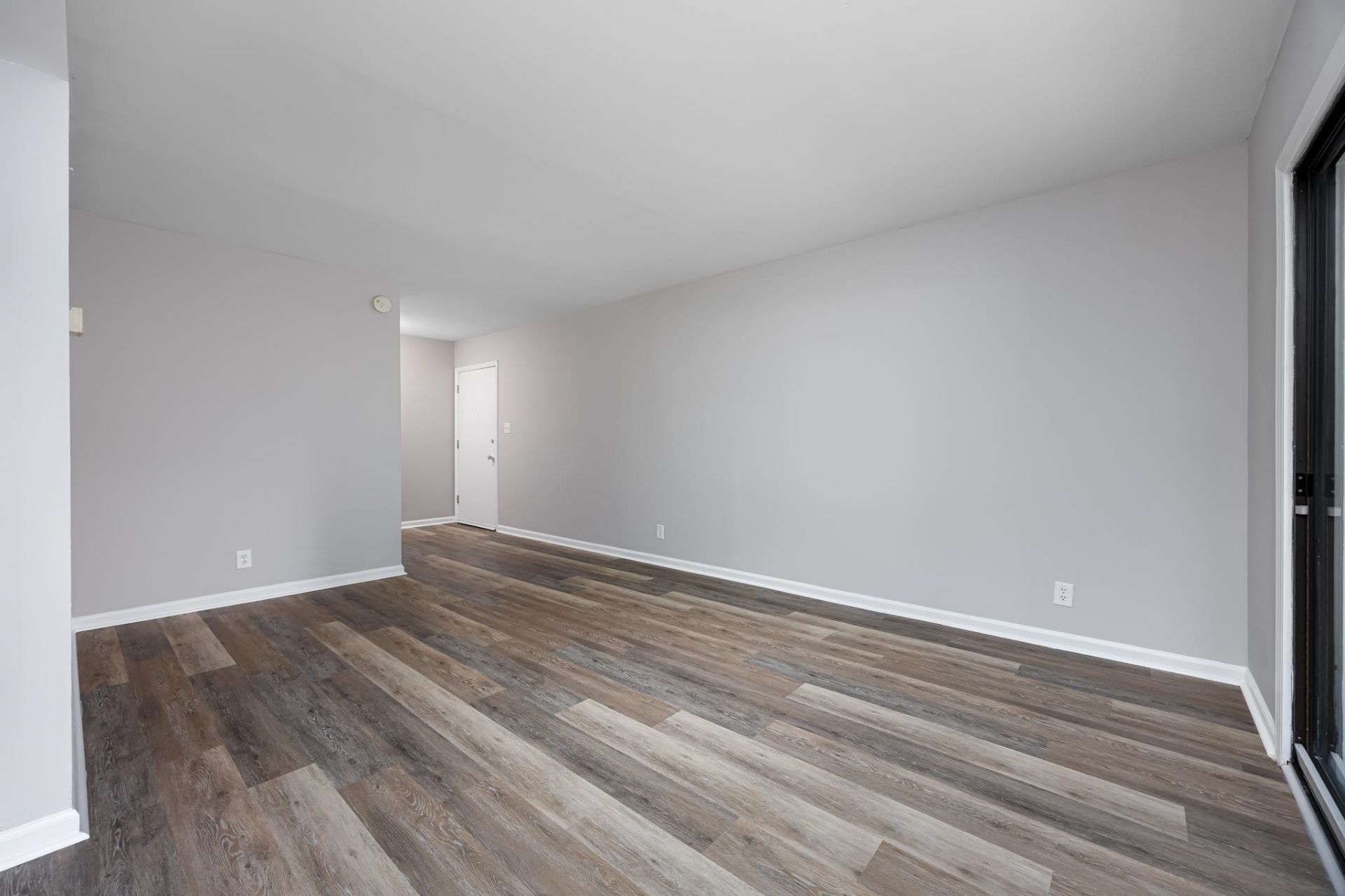 10301 N Kings Hwy.  Photo 6
