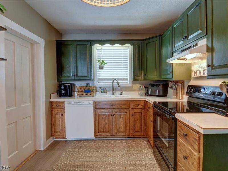302 SW Maple Street, Sugarcreek, OH 44681 Photo 6