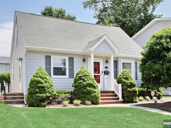 29 Margaret Court, DUMONT, NJ 07628
