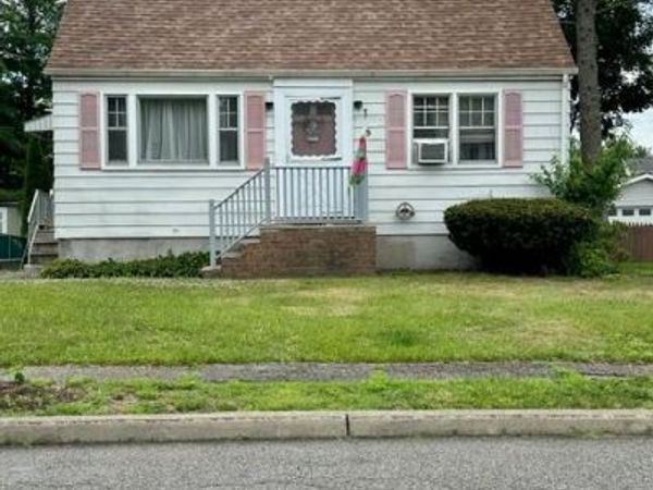 5 Roy Avenue, BLOOMINGDALE, NJ 07403