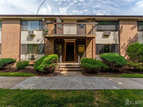 517 Cricket Lane, Woodbridge, NJ 07095