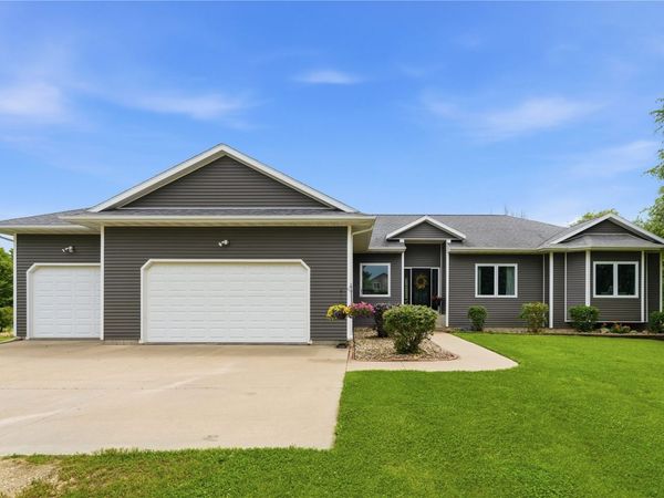 7977 218th Avenue, Martelle, IA 52305