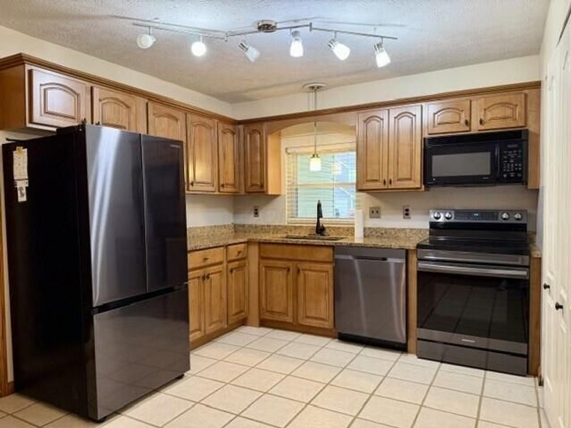 1831 Rock Creek Drive , Grove City, OH 43123 Photo 6