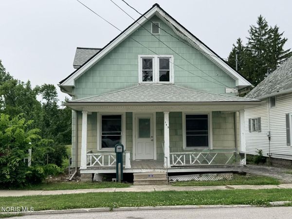 105 W College Avenue , Woodville, OH 43469