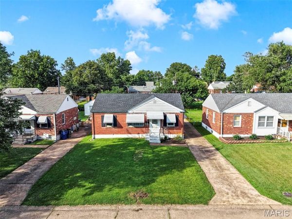 4317 Sunshine Drive, St Louis, MO 63116