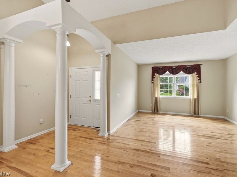 18269 River Valley Boulevard, North Royalton, OH 44133 Photo 3