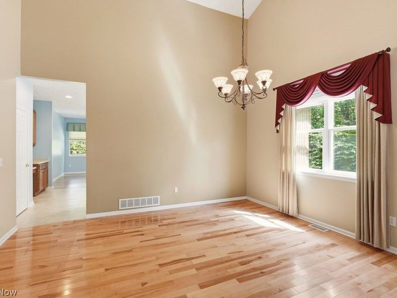 18269 River Valley Boulevard, North Royalton, OH 44133 Photo 5
