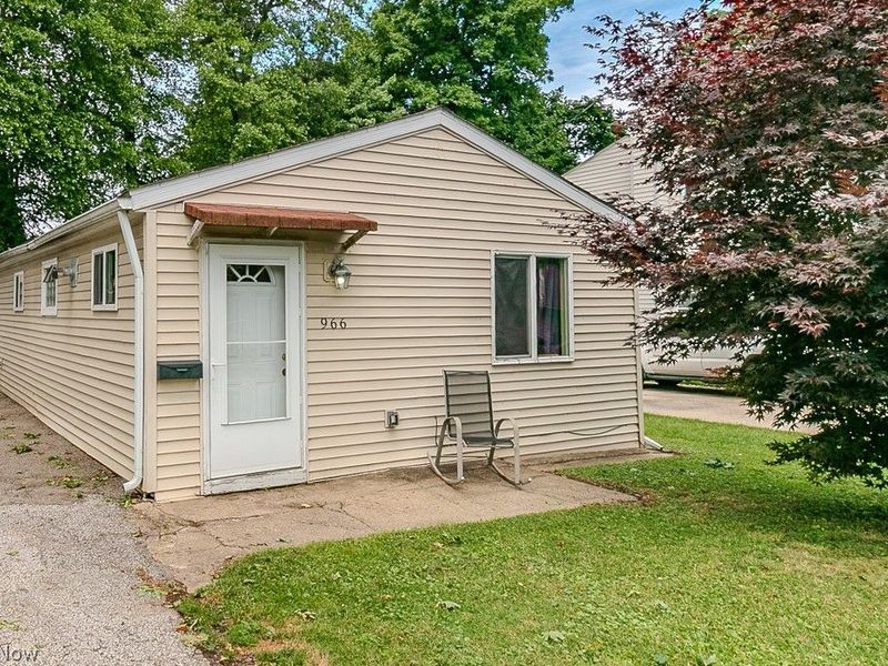 966 Windermere Drive, Willoughby, OH 44094 Photo 2