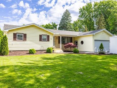 22 Glen Oaks Drive, Rochester, NY 14624