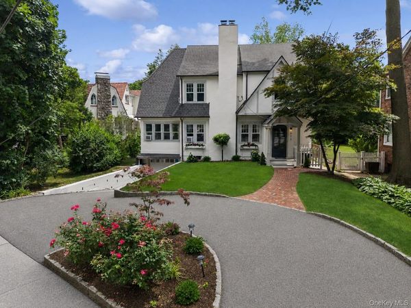 632 Colonial Avenue , Pelham, NY 10803