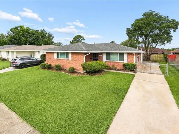 4726 HAUCK Drive, New Orleans, LA 70127