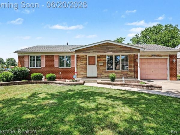 39111 Theresa Court, Sterling Heights, MI 48313