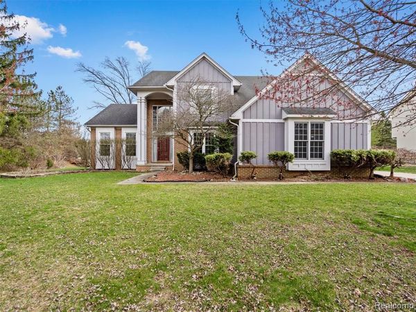 7359 Water Oaks, West Bloomfield Twp, MI 48324