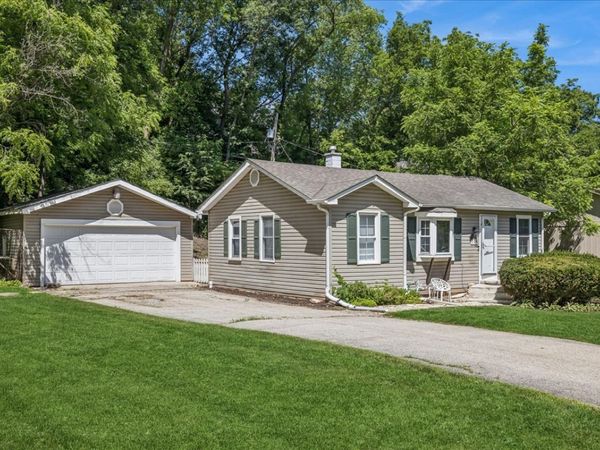 116 Valley Drive , Cary, IL 60013