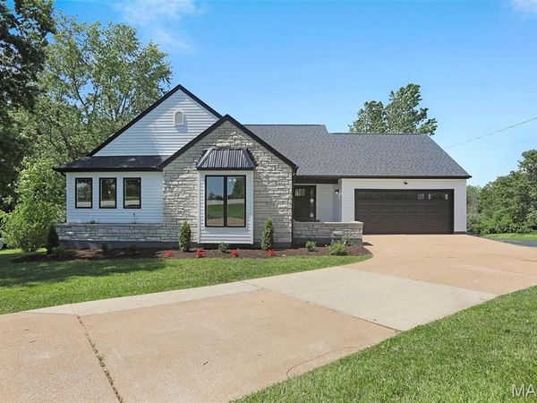 263 Old Highway 100, Villa Ridge, MO 63089