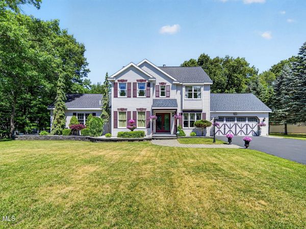 10 Victorian Drive, Poestenkill, NY 12140