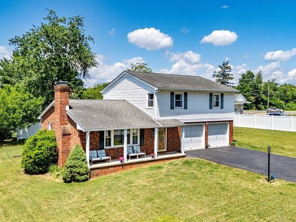 21 STUART AVE, STUARTS DRAFT, VA 24401