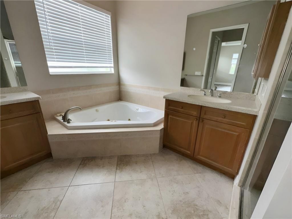 14781 Royal Oak Ct, Fort Myers, FL 33919 Photo