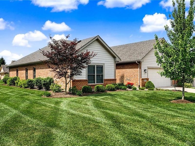 884 Saint Simons Lane, Centerville, OH 45458 Photo 4
