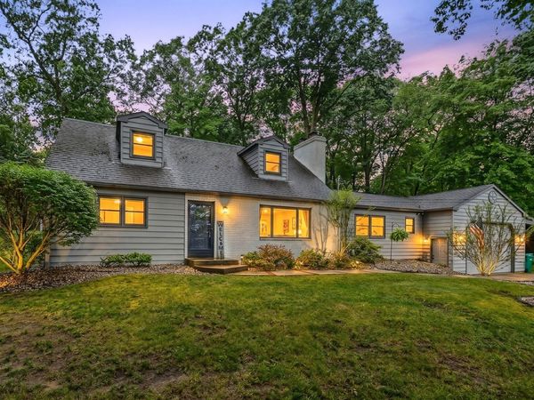 726 Lakeview Drive, Portage, MI 49002