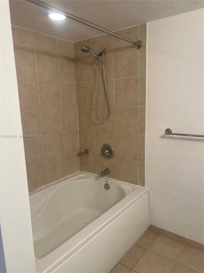 19501 W Country Club Dr, Unit 611, Aventura, FL 33180 Photo