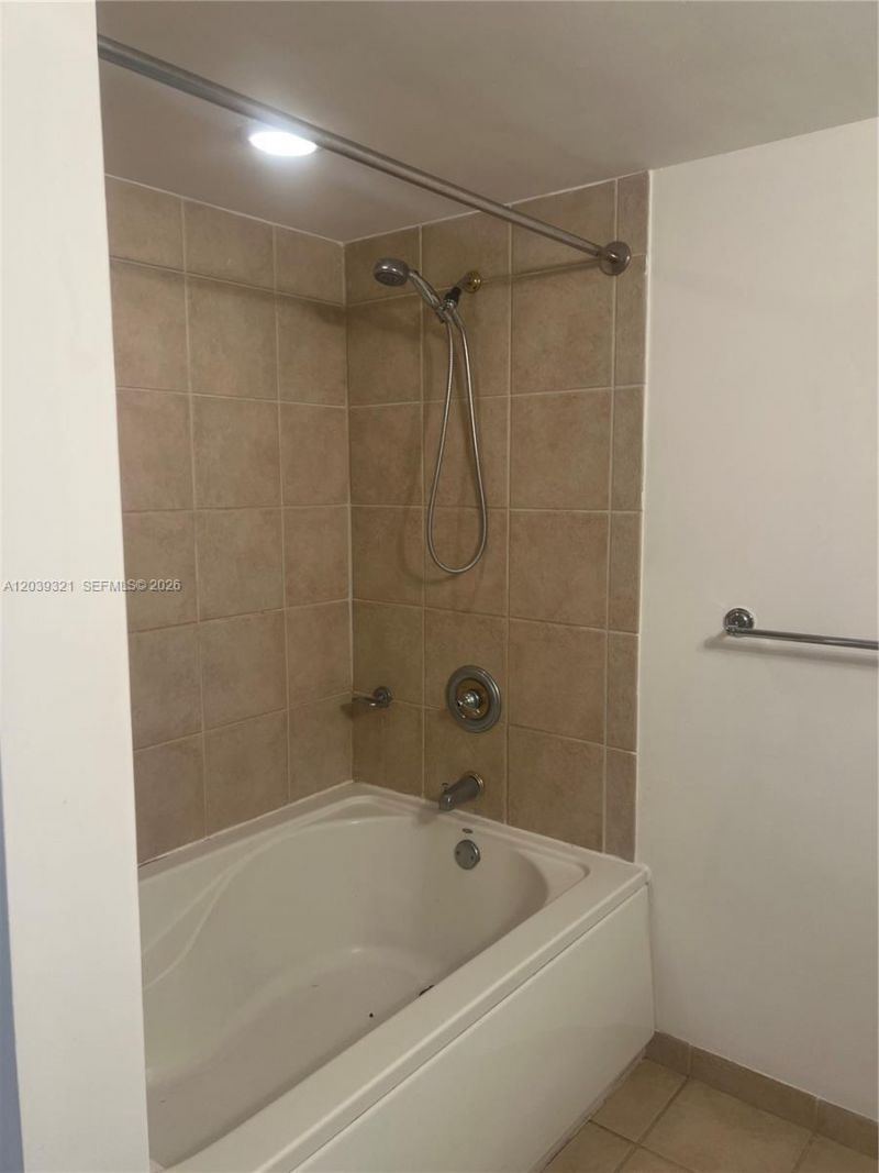 19501 W Country Club Dr, Unit 611, Aventura, FL 33180 Photo