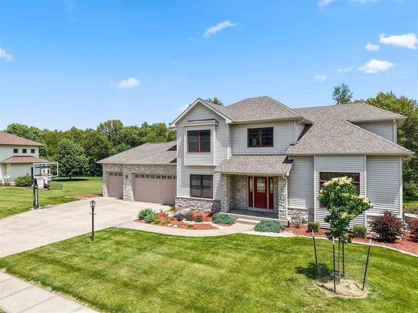 2221 Brown Deer Rd, Coralville, IA 52241