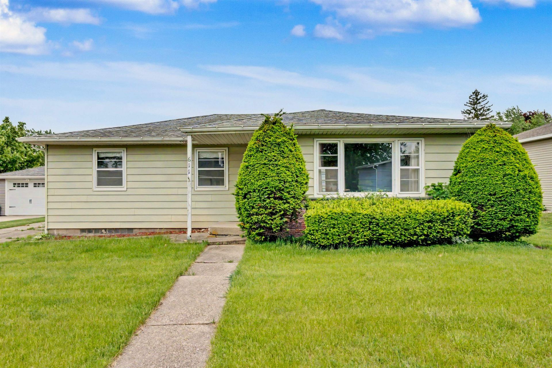 611 SW 4th Avenue, Cascade, IA 52033 Main Photo