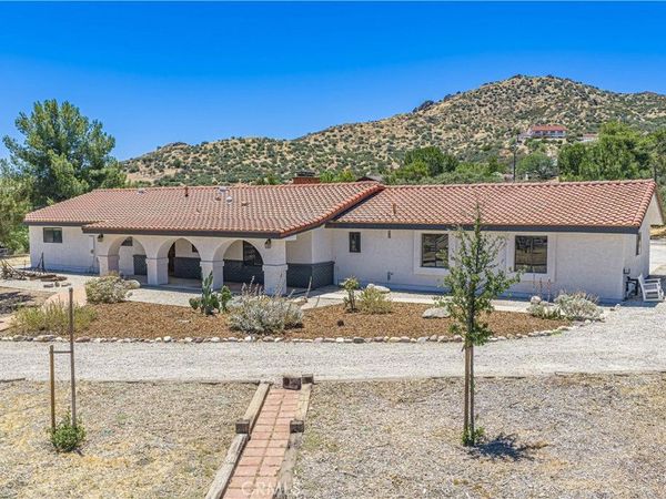11820 Darling Rd., Agua Dulce, CA 91390