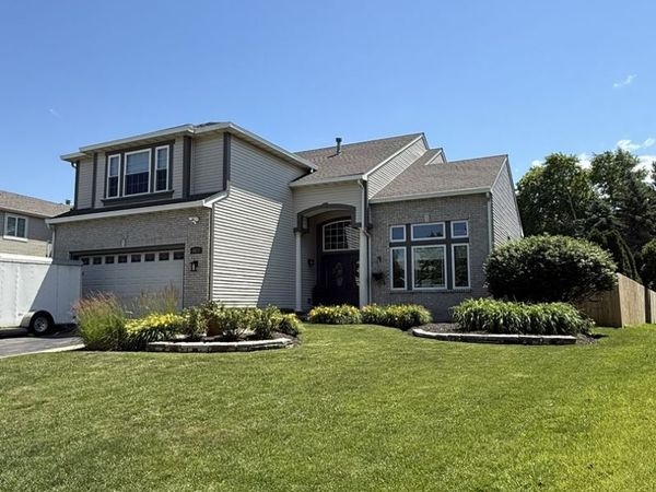 9011 Coppergate Road , Woodridge, IL 60517