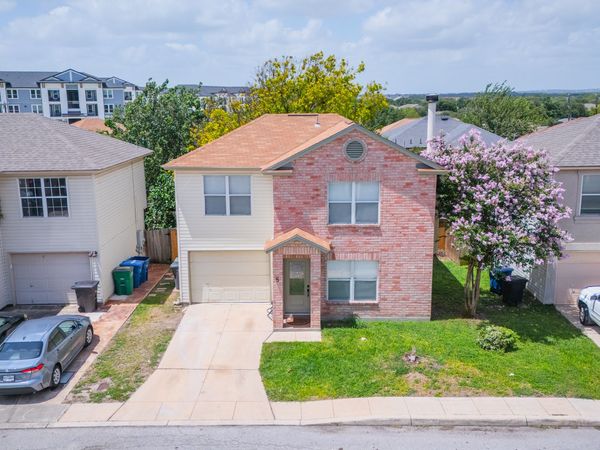 5 Stallion Hls, San Antonio, TX 78238